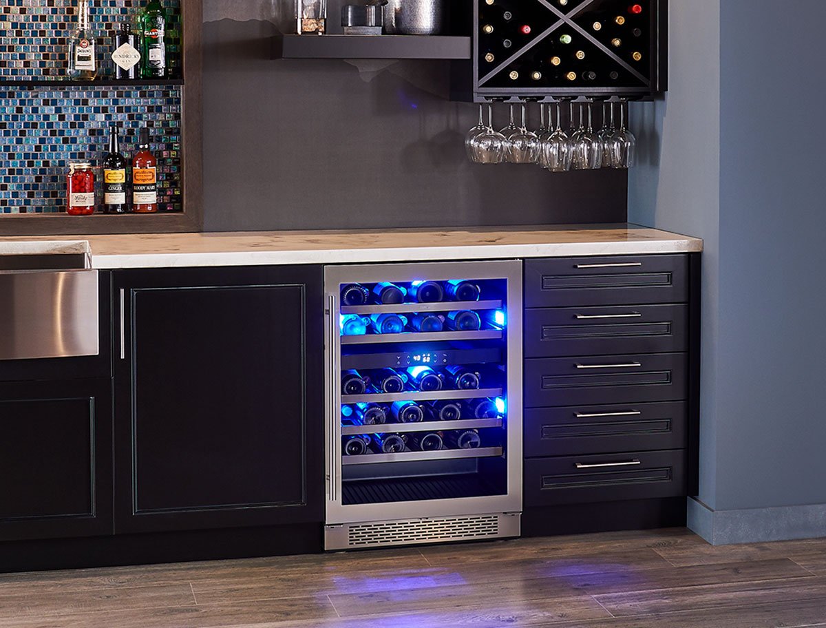 Wine & Beverage Coolers | Refroidisseurs de vin et de boissons Wine & Beverage Coolers | Refroidisseurs de vin et de boissons