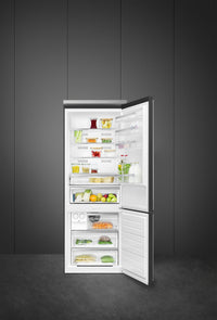 Smeg Portofino 16.2 Cu. Ft. Bottom-Freezer Refrigerator - FA490URAN|Réfrigérateur Smeg Portofino de 16,2 pi3 à congélateur inférieur - FA490URAN