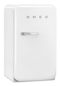 Smeg 4.31 Cu. Ft. Retro Compact Refrigerator - FAB10URWH3|Réfrigérateur compact Smeg rétro de 4,31 pi3 - FAB10URWH3