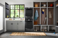 Maytag 5.8 Cu. Ft. Pet Pro Smart Front-Load Washer and 7.4 Cu. Ft. Electric Dryer - Volcano Black | Laveuse intelligente à chargement frontal Pet Pro de 5,8 pi3 et sécheuse électrique de 7,4 pi3 de Maytag – noir volcan | MAFL702B