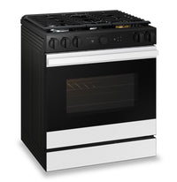 Samsung 6 Cu. Ft. Smart Gas Slide In Range with Oven Camera - White Glass - NSG6DB870012AA | Cuisinière intelligente à gaz encastrée Samsung de 6 pi³ avec caméra de four - verre blanc - NSG6DB8…