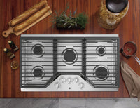 GE 36" Built-In Gas Cooktop - JGP5036SLSS|Surface de cuisson à gaz encastrée GE de 36 po – JGP5036SLSS