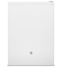 GE 5.6 Cu. Ft. Compact Refrigerator with Can Rack - GCE06GGHWW | Réfrigérateur compact GE de 5,6 pi3 avec support à canettes - GCE06GGHWW | GCE06GGW