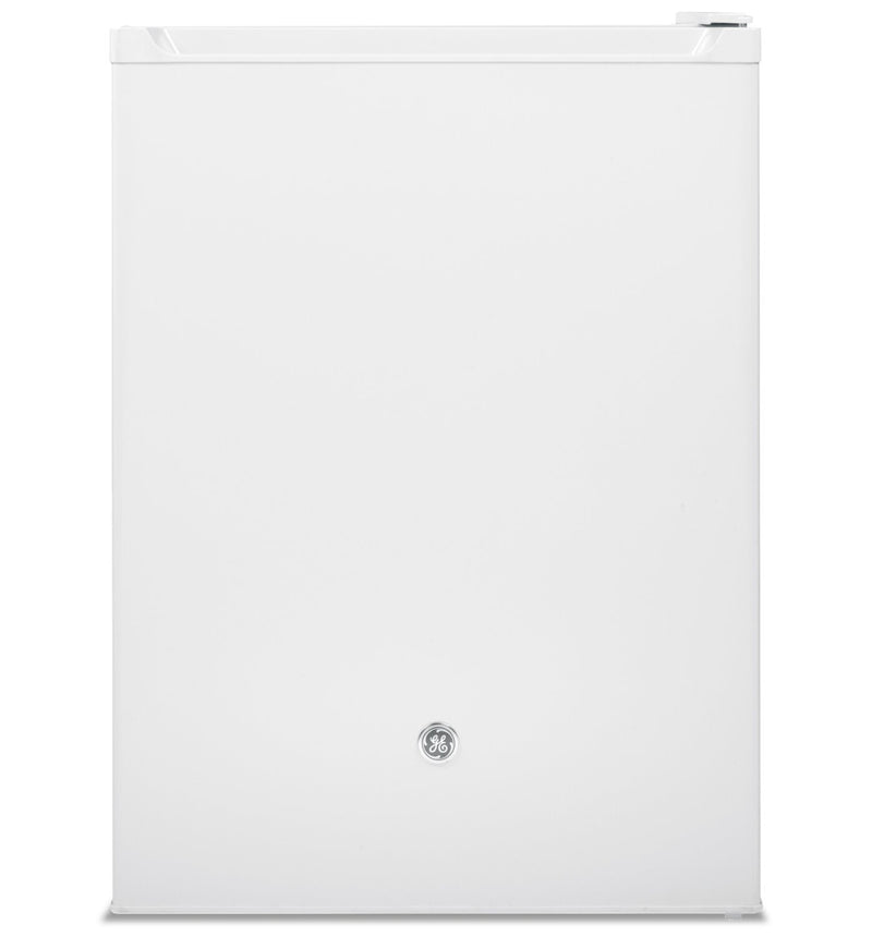 GE 5.6 Cu. Ft. Compact Refrigerator with Can Rack - GCE06GGHWW | Réfrigérateur compact GE de 5,6 pi3 avec support à canettes - GCE06GGHWW | GCE06GGW