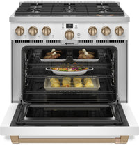 Café 5.75 Cu. Ft. Commercial-Style 6-Burner Dual Fuel Range - C2Y366P4TW2 | Cuisinière hybride Café de style commercial de 5,75 pi3 à 6 brûleurs - C2Y366P4TW2 | C2Y366TW