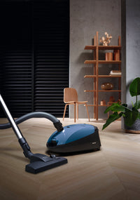 Miele Classic C1 Hardfloor Canister Vacuum - Tech Blue | Aspirateur-chariot Classic C1 Hardfloor de Miele - Bleu | 41BAN046